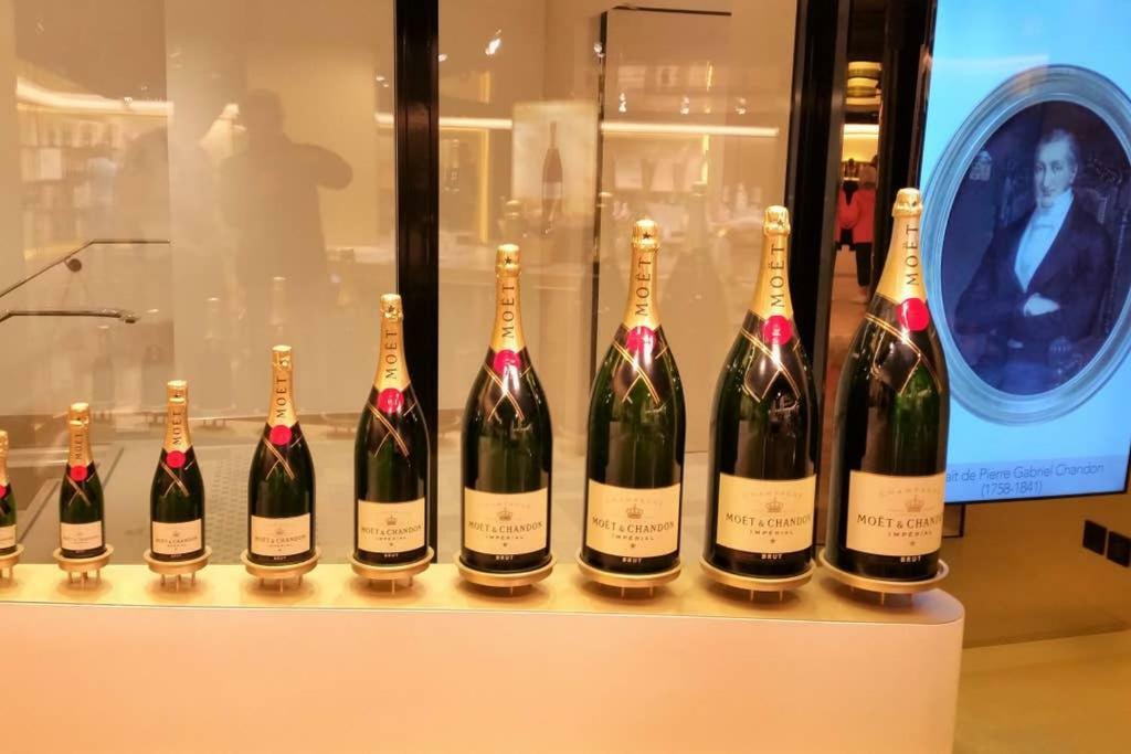 Suite Premium Le Figaro 1 Epernay Bagian luar foto